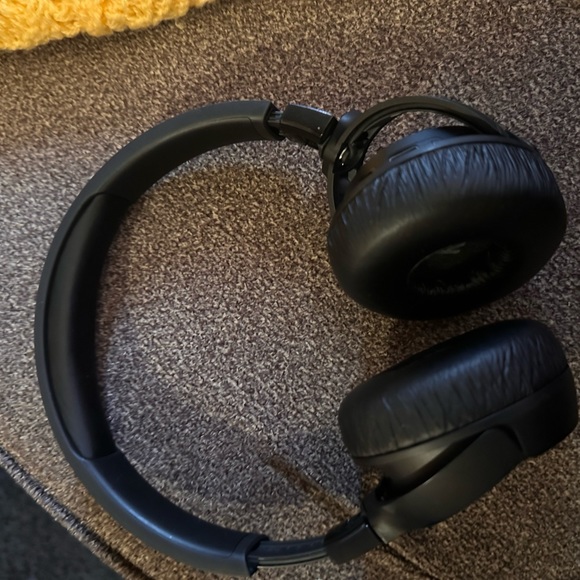 JBL black wireless headset - Picture 3 of 3